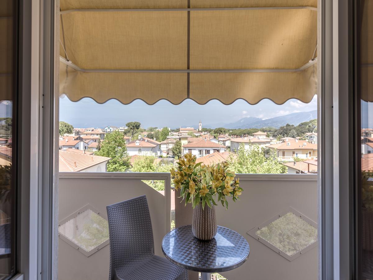 Hotel Azzurra Marina di Pietrasanta Exterior photo