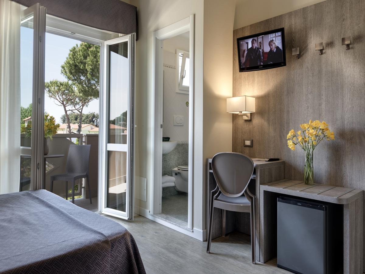 Hotel Azzurra Marina di Pietrasanta Exterior photo