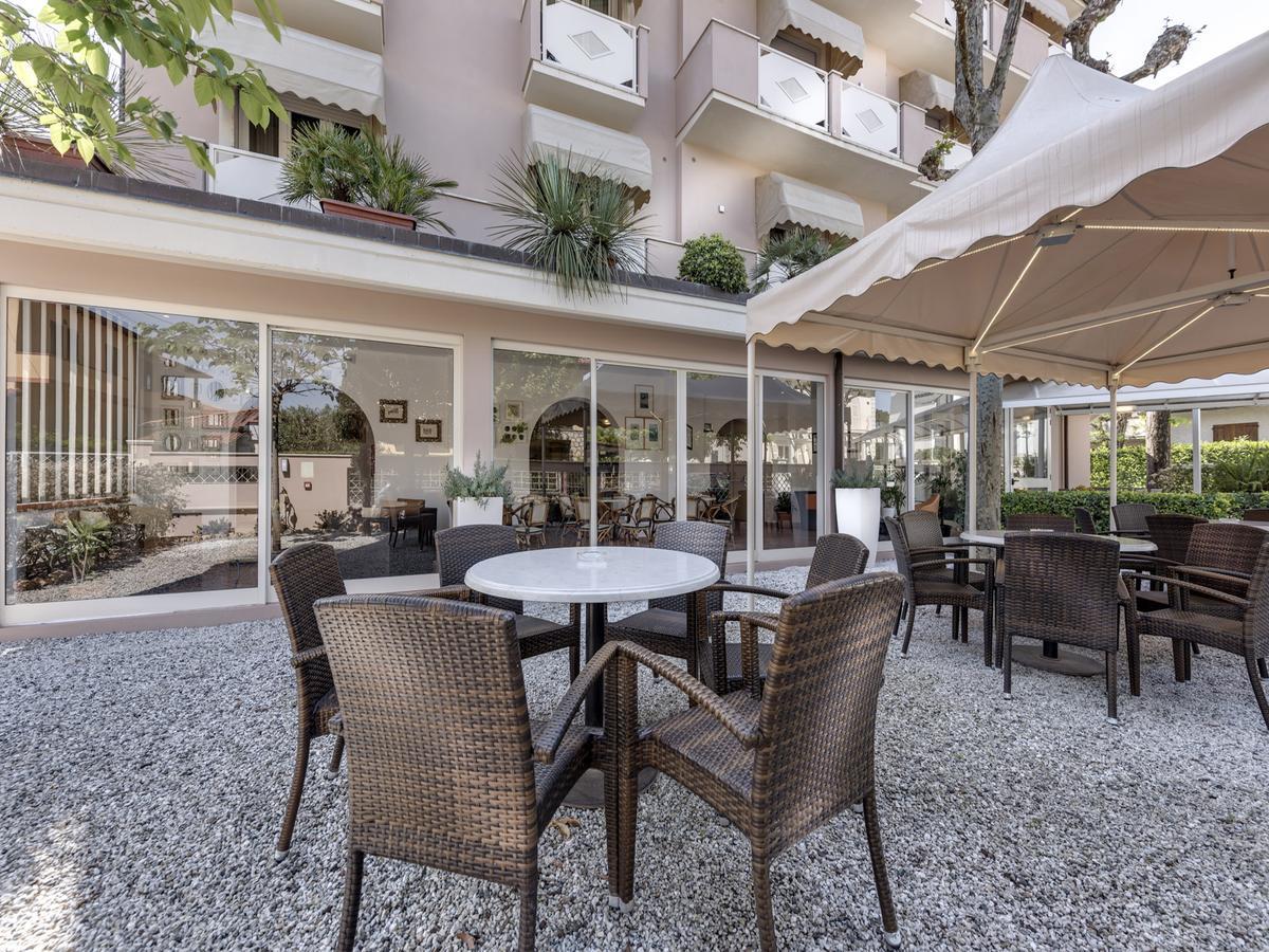 Hotel Azzurra Marina di Pietrasanta Exterior photo